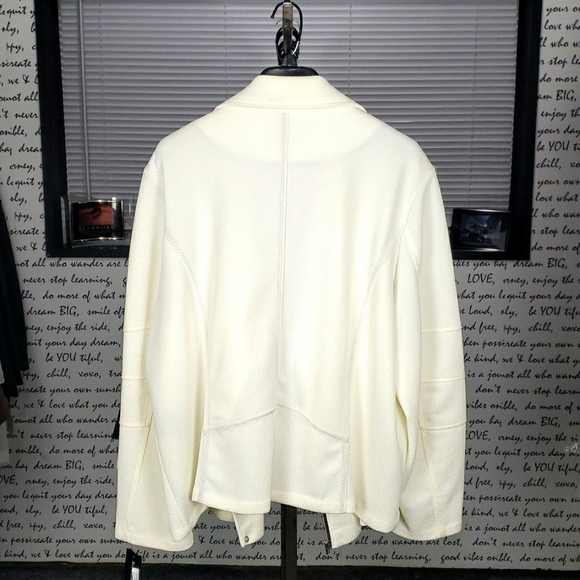 💥NEW💥 Womans 3X White/Cream Light Jacket - Picture 3 of 5